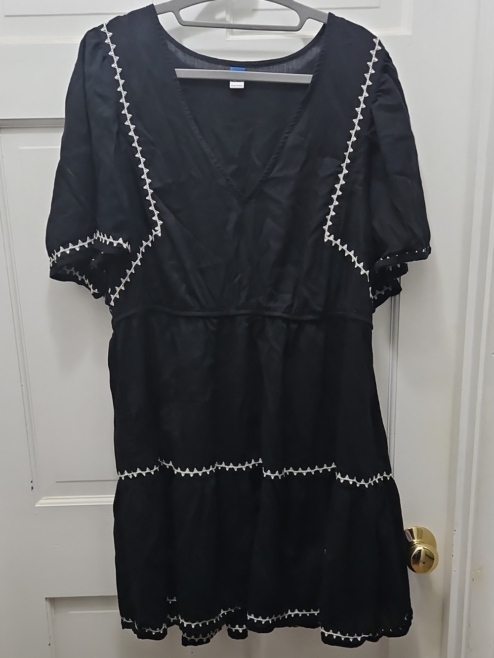Womens Old Navy Dress Black With White Embroidery Vneck Elastic Waist